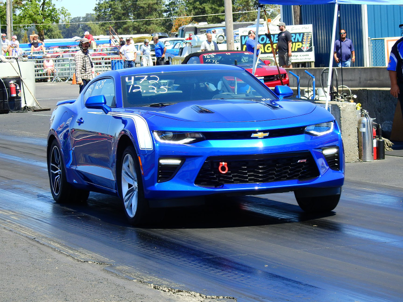 Illustration for article titled The Camaro is rocking at the drag strip!
